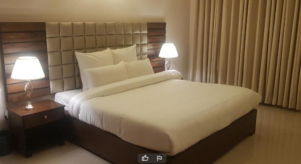 Hotel Sherition 1 Lahore Exterior foto